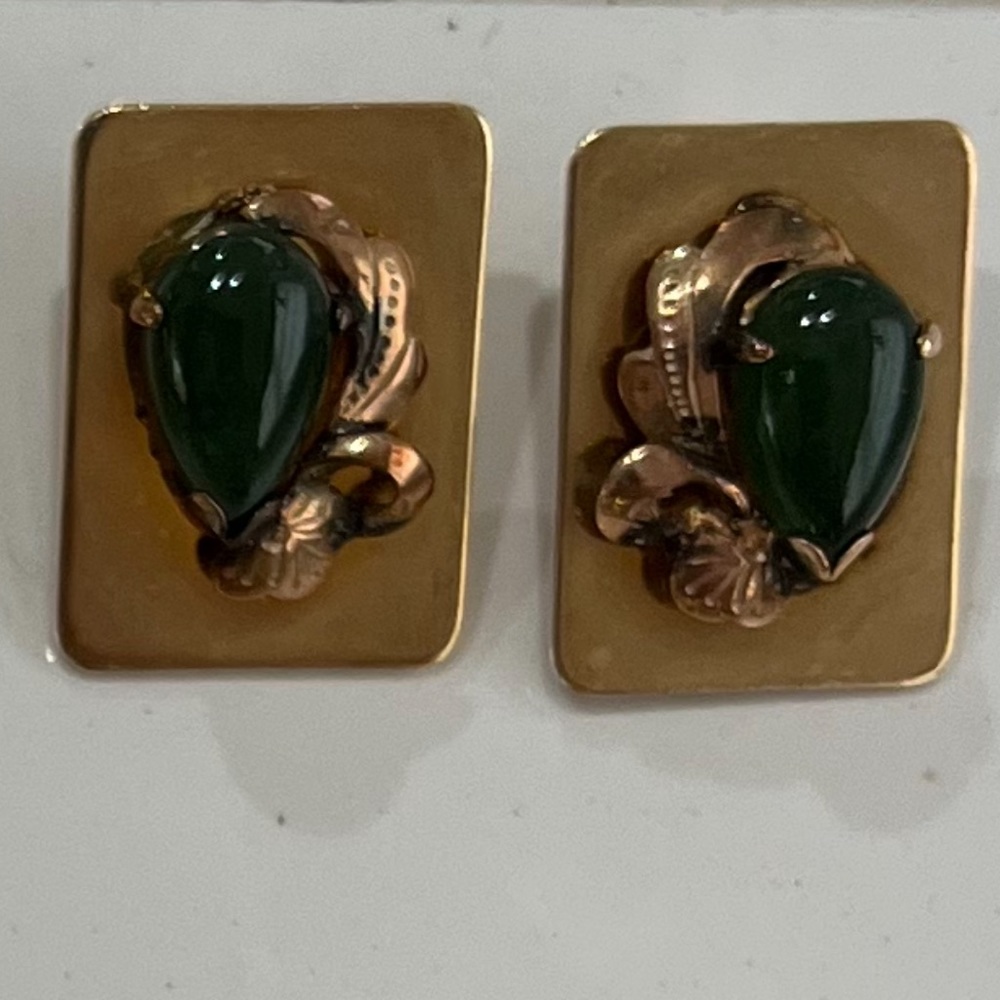 14ky Nephrite Jade Earrings